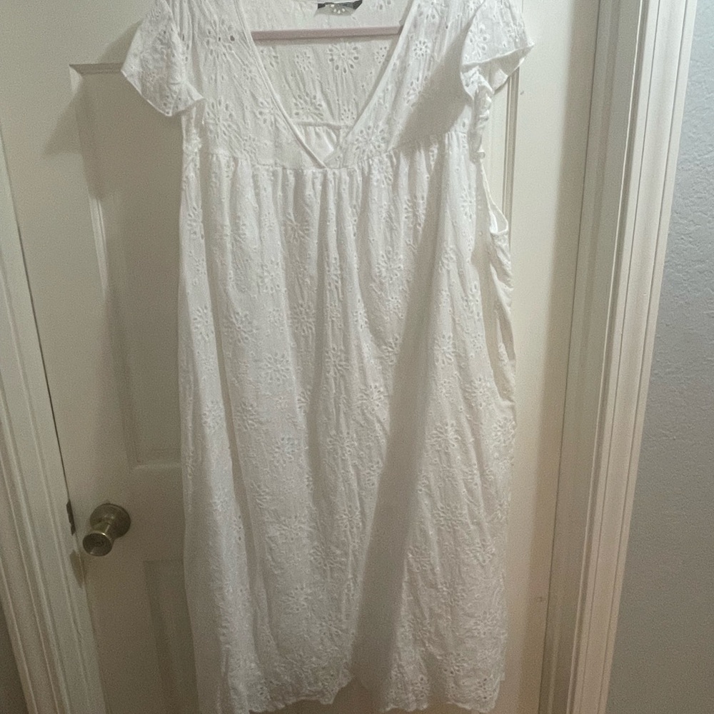 BloomChic Cream Lace Dress